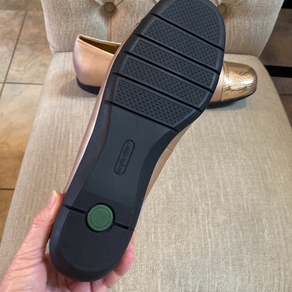 Comfortview NEW Gold Metallic Round Toe Size 12 Women’s Loafers - Picture 8 of 16